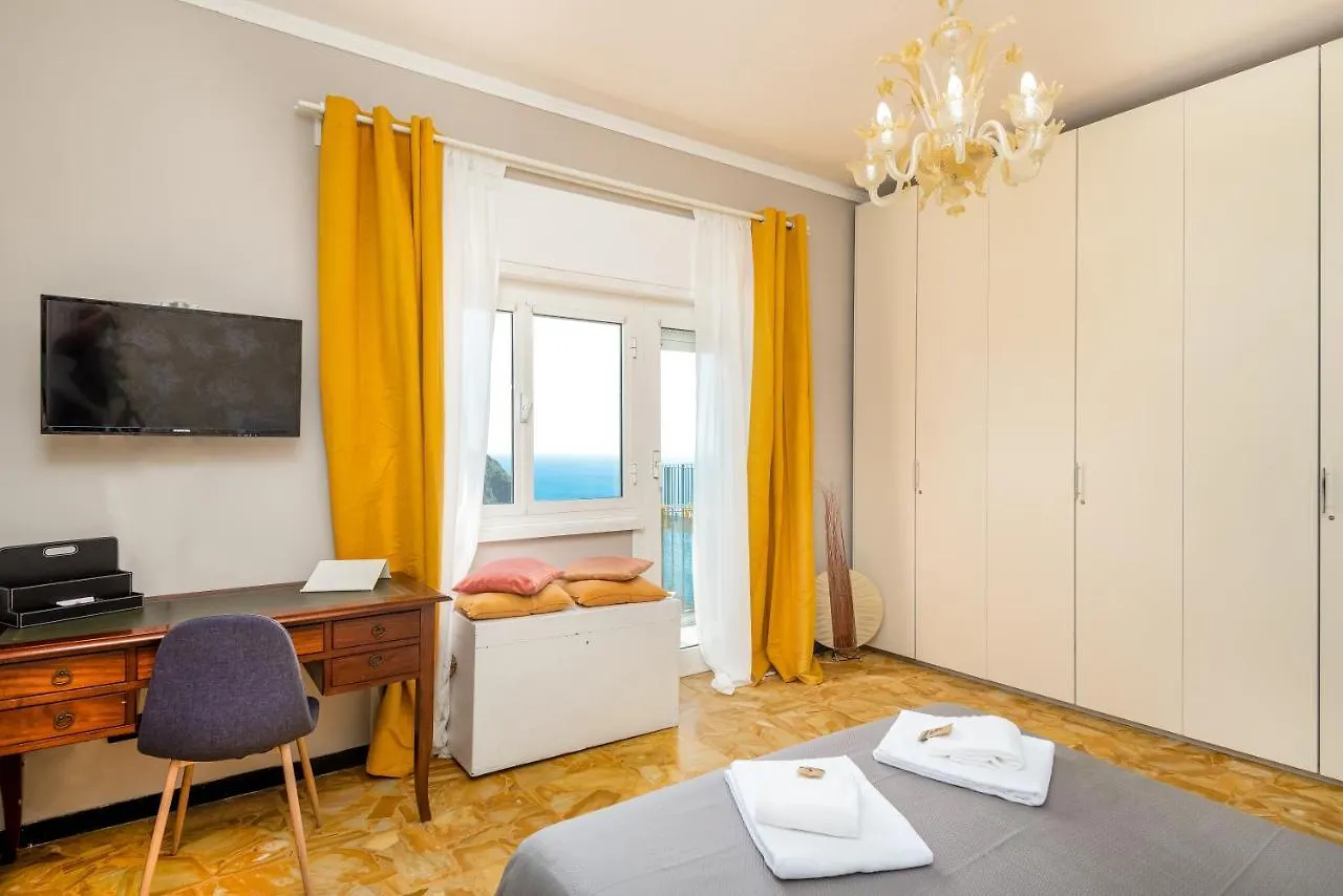 Cinque Terre d'Amare sea view big apartment for travel lovers Riomaggiore Italia